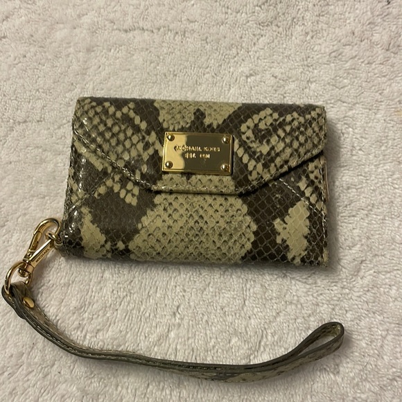 Vintage Michael Kors Bifold Snap Wallet/Wristlet & original iPhone Holder!! NWOT
